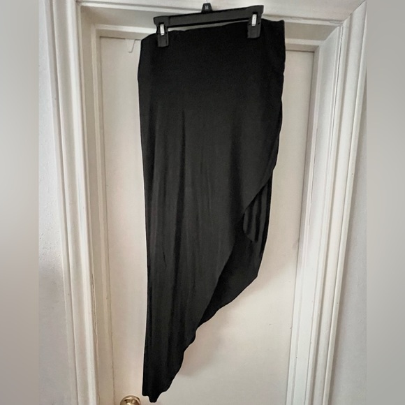 Like NEW BCBG GENERATION BLACK COTTON SKIRT - Picture 1 of 1
